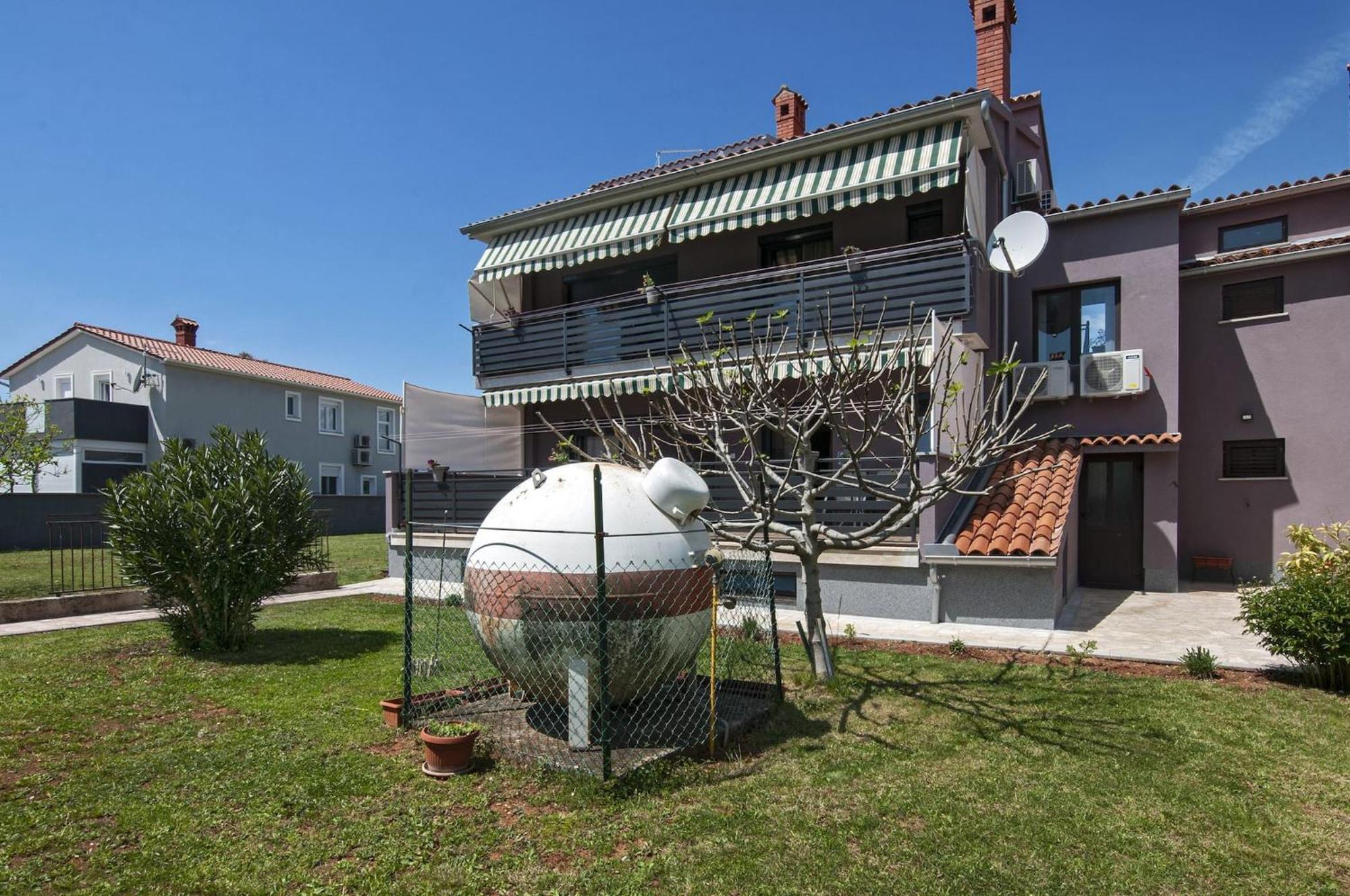 Lovely Apartments In Valbandon Fažana Kültér fotó